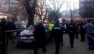 Scene de groază în Buzău! Directoarea unei şcoli a intrat cu maşina pe trotuar, într-un grup de oameni. Este plan roşu de intervenţie (Video)