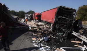 7 morţi, 35 de răniţi şi 40 de maşini implicate, unele distruse complet, în două accidente oribile, pe autostrada Belgrad-Niş
