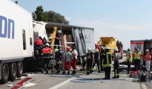 Trei şoferi români au fost răniţi într-un accident pe o autostradă din Germania (Foto)