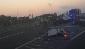 Accident cu români pe 'autostrada morţii' din Ungaria, după ce un şofer ar fi adormit la volan