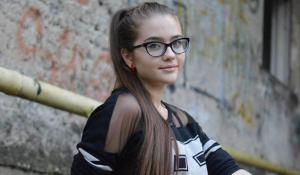 Aripi frânte la numai 16 ani. O elevă a Colegiului 'Mihai Eminescu' din Buzău s-a stins din viaţă