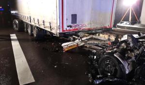 Şofer român de TIR, îngrozit după ce a văzut cum arată maşina înfiptă sub camionul lui
