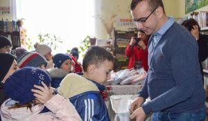 Un profesor de religie din Botoşani se împrumută la bănci pentru a-i ajuta pe săraci