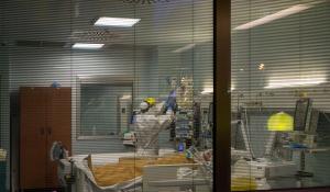Asistentă româncă munceşte de 7 zile încontinuu, într-un spital cu coronavirus, în Italia. Nimeni nu vrea să o schimbe