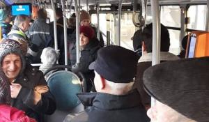 Marian Godină, văzând un autobuz plin cu oameni, la Brașov, la 7 dimineața: "Ce treabă urgentă aveau la ora aia..."