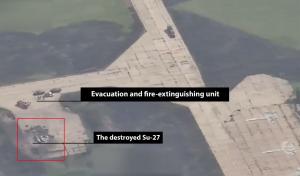 Ruşii susţin că au dezactivat dintr-o lovitură șase avioane de luptă inamice. Ca să-i păcălească, ucrainenii au desenat avioane pe asfalt