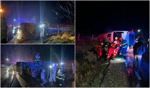 Un autocar cu 7 pasageri s-a răsturnat pe un drum din Suceava, după ce șoferul a pierdut controlul volanului pe carosabilul umed. Doi oameni, la spital