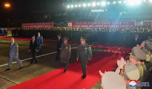 Kim Jong Un şi-a etalat dronele şi rachetele nucleare în faţa prietenilor ruşi şi chinezi, în timpul paradei militare de la Phenian