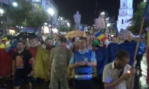 PROTESTE în Capitală şi în ţară: Peste 1000 de oameni au plecat în marş din Piaţa Victoriei spre Palatul Parlamentului strigând "Împreună salvăm ţara de corupţi" (VIDEO)