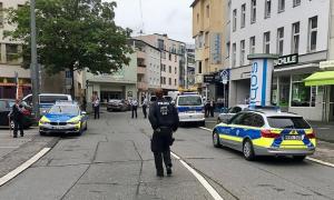 TEROARE pe stradă în Germania. O persoană a murit înjunghiată, alta e rănită! Atacatorul a fugit