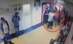 Imagini șocante la UPU Buzău! Bărbați și femei se bat pe holurile spitalului, pacienții fiind evacuați după ce mama unui copil a golit un spray lacrimogen (Video)