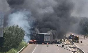 Patru oameni, inclusiv o femeie însărcinată, au murit carbonizaţi într-un cumplit accident pe o autostradă din Franţa
