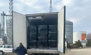 Ţigări de contrabandă de peste 1,5 milioane de euro, descoperite într-un TIR care transporta şerveţele umede, în vama Bechet