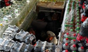 27 de migranţi, prinşi ascunşi într-un TIR, printre băuturi răcoritoare, în vama Nădlac. Voiau să ajungă în Austria