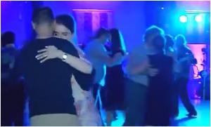Pasionaţii de tango şi-au dat întâlnire la o seară dansantă, în Capitală: "Într-adevăr trăieşti momentul"