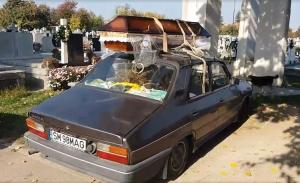 Cu mortu' pe capota maşinii, ziua în amiaza mare! IMAGINI HALUCINANTE surprinse pe străzile din Satu Mare (VIDEO ŞOCANT)