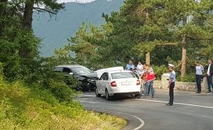 Accident cu 3 victime la Poiana Brașov. Un tânăr a intrat pe contrasens și a lovit o mașină în care se afla o familie din Croația, venită în vacanță