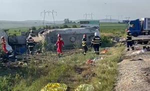 Filmul accidentului cu 5 morţi din Suceava. Tragedia, produsă de un şofer ucrainean care a adormit la volan