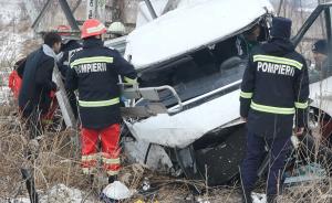 Victimele accidentului de microbuz de la Bascov plecau la muncă, în Cehia. O tânără de 33 de ani e în comă