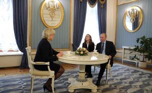 Marine Le Pen ia lumină de la Moscova  înainte de prezidențialele din Franța