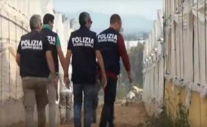 Zeci de muncitori români, sclavi în Italia. Poliţia din Ragusa a descoperit cazuri de o gravitate fără precedent (Video)