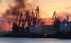 Ucraina a distrus nava rusească de asalt amfibiu Novocerkassk. A lovit cu rachete un port din Crimeea. Momentul exploziei