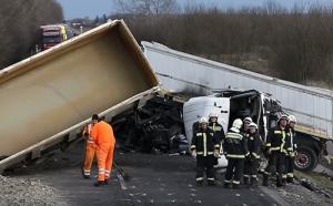 Un şofer român de camion a fost oficial acuzat de producerea unui teribil accident, pe o şosea din Ungaria. Ce spune raportul poliţiei (video)