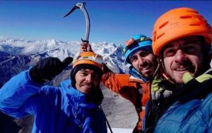 Trei alpinişti, găsiţi MORŢI pe un munte din Peru. Au fost surprinşi de o avalanşă de blocuri de gheaţă! (VIDEO)