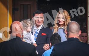IMAGINI UNICE! Cristi Borcea a primit permisiunea să participe alături de Valentina Pelinel la botezul fiului lor, Milan