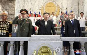 Kim Jong Un şi-a etalat dronele şi rachetele nucleare în faţa prietenilor ruşi şi chinezi, în timpul paradei militare de la Phenian