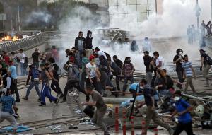 PROTESTE IN TURCIA: Politia a intervenit in forta in Piata Taksim