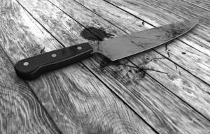 Caz HALUCINANT! Un bărbat de 35 de ani și-a ucis mama cu mai multe lovituri de cuțit, după care i-ar fi mâncat inima (FOTO)
