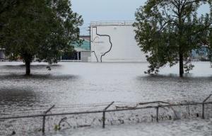 PERICOL IMINENT! O fabrică de produse chimice din Texas poate EXPLODA în orice moment, din cauza uraganului Harvey (FOTO)