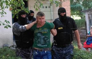 UCIGAŞUL CU COASĂ din Vaslui, condamnat la 26 ani de închisoare după ce şi-a omorât vecinii.