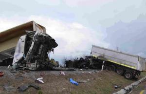 Un şofer român a făcut prăpăd, într-un accident violent, pe o şosea din Ungaria