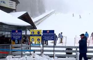 Elevii din 26 de judeţe au intrat în vacanţa de schi. Pârtiile din întreaga ţară au fost pregătite pentru săptămâna liberă a copiilor