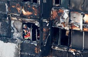 INCREDIBIL! Poliţia londoneză a anunţat care este CAUZA REALĂ a incendiului devastator de la Grenfell Tower (FOTO)