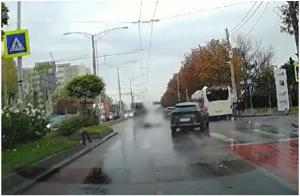 Răsturnare de situaţie în cazul fetei izbite în plin, pe trecere, în Bucureşti. De ce nu au oprit maşinile cei doi şoferi, martori ai accidentului