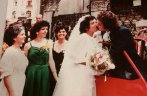 Mobilizare impresionantă pe Facebook! După 37 de ani, un american caută doi miri din România pentru a le trimite fotografiile de la nuntă (Galerie foto)