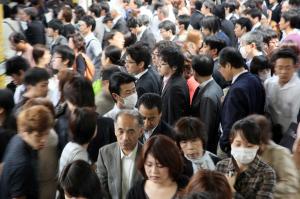 SITUAŢIE INCREDIBILĂ în Japonia: Angajaţii sunt trimişi mai devreme acasă, ca să se relaxeze. Dacă fac asta, sunt promovaţi şi primesc bani în plus la salariu