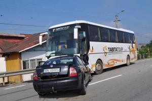 Un autocar cu 49 de turişti, implicat într-un ACCIDENT pe DN 1, în staţiunea Buşteni