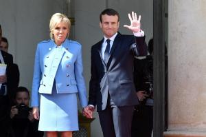 Portret de Primă Doamnă. Brigitte, mai în vârstă cu aproape 24 de ani decât Emmanuel Macron, e cea mai controversată soţie de preşedinte din istoria Franţei