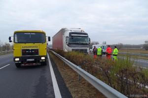 Un şofer român de TIR a adormit la volan, în Ungaria. Autostrada a fost blocată 9 ore