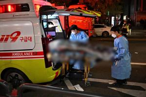 Imaginile tragediei din Coreea de Sud. Zeci de cadavre, întinse pe străzile din Seul. Medici din întreaga ţară, mobilizaţi pentru a salva victimele