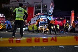 Imaginile tragediei din Coreea de Sud. Zeci de cadavre, întinse pe străzile din Seul. Medici din întreaga ţară, mobilizaţi pentru a salva victimele