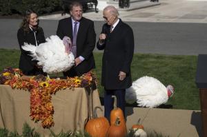 Preşedintele Joe Biden a graţiat doi curcani de Ziua Recunoştinţei, pe Chocolate și Chip