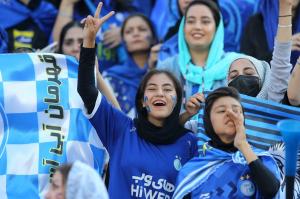 Femeile din Iran au avut din nou voie pe stadion, după 3 ani. Cât a costat biletul pentru meciul de fotbal
