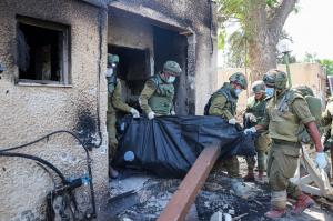 Imaginile ororii Hamas: Trei bebeluși ucişi şi arşi. Au plătit cu viața războiul celor mari