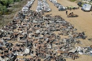 Imagini tulburătoare cu zeci de maşini distruse de Hamas la "festivalul morţii" din Israel.  ''Suntem într-un război dur. Va fi un război lung''