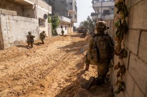 Israelul a lansat atacuri aeriene asupra sau lângă trei spitale din Gaza. De ce loveşte armata aceste ţinte. "O extindere a războiului este inevitabilă"
